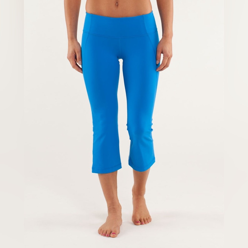 Lululemon Gather & Crow Back hem Slit Crop Leggings in Beaming Blue